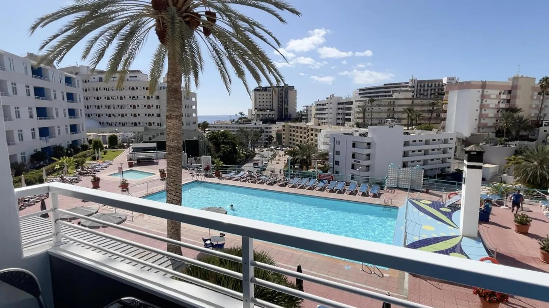 Renovated Apartment By The Beach And Yumbo Centre contacts